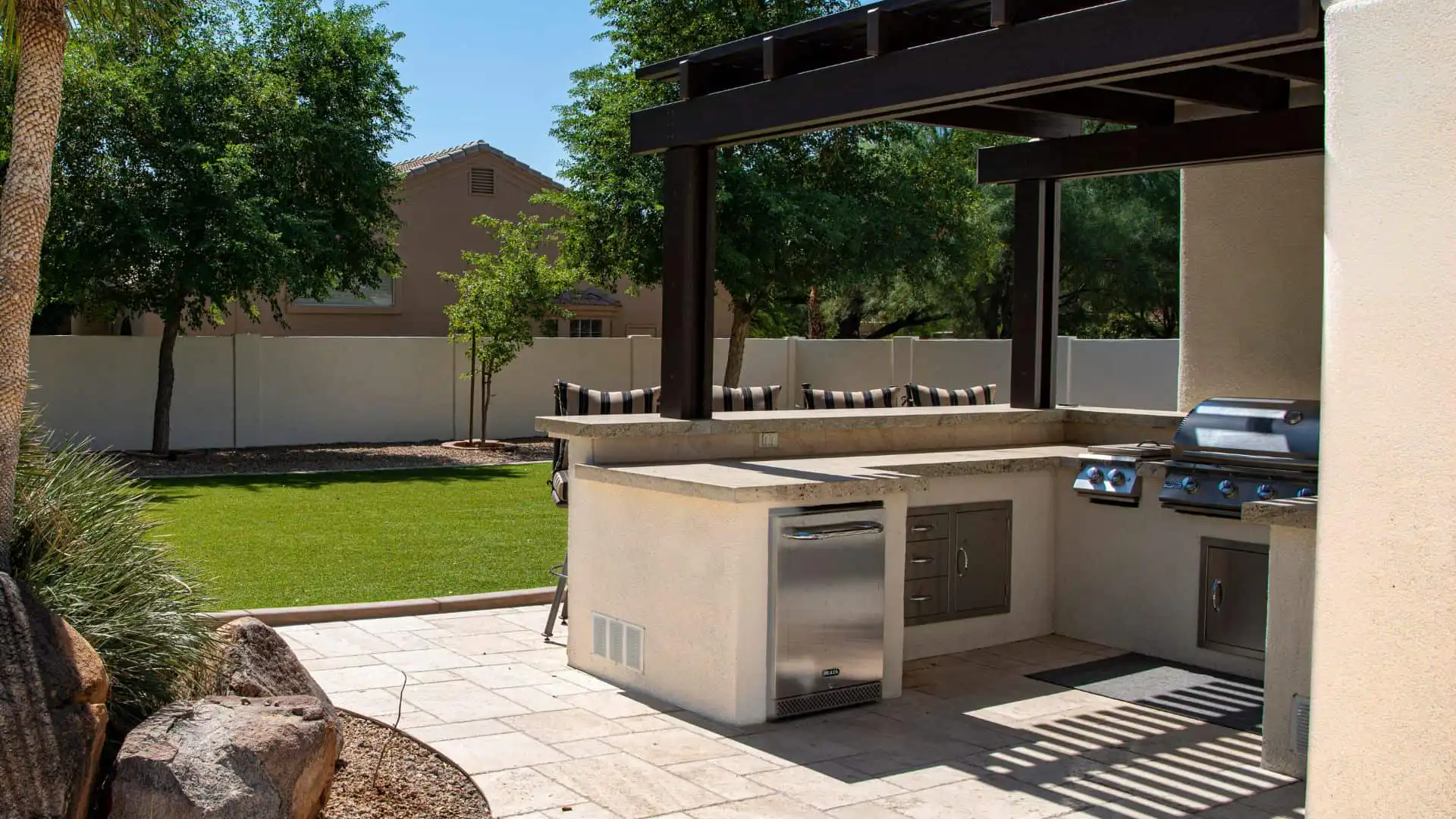 outdoor kitchen contractor near me