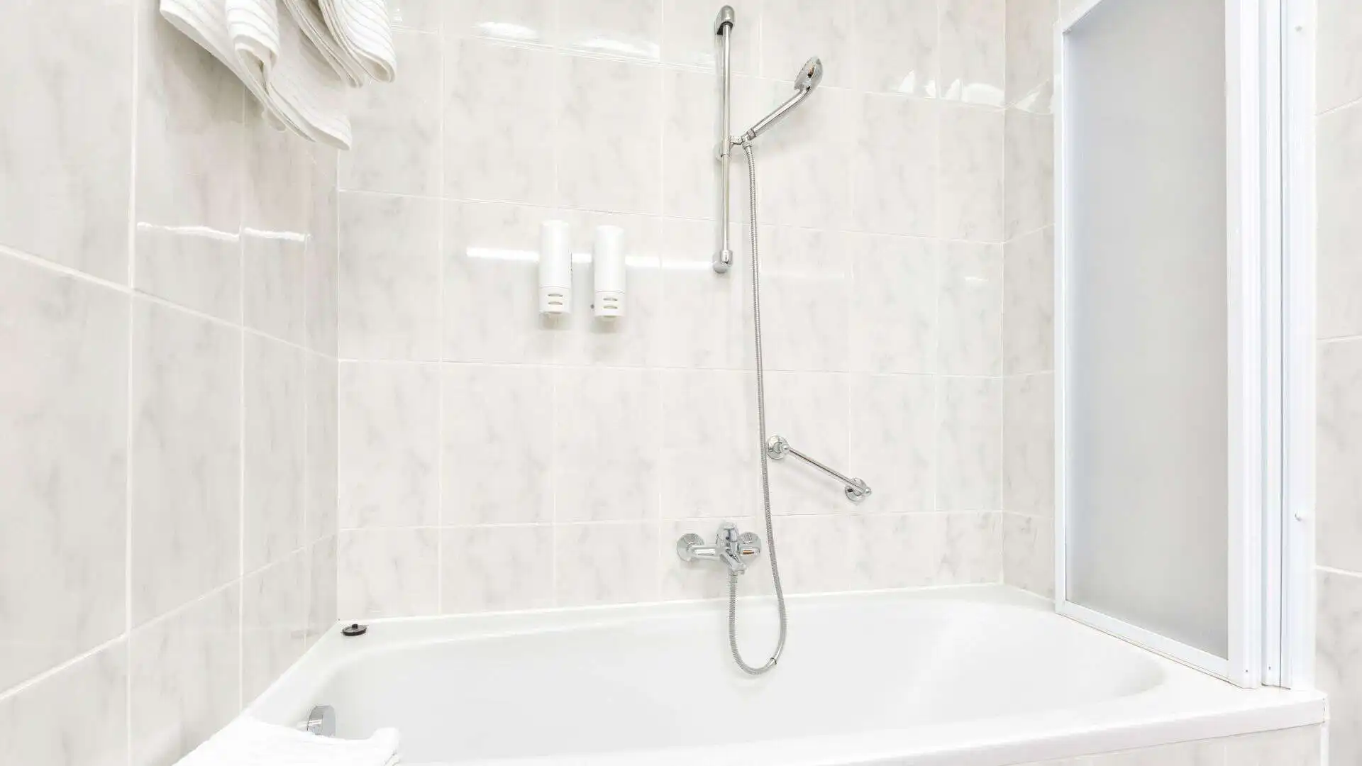 Shower-Tub-Conversions-in-Gulfport-FL
