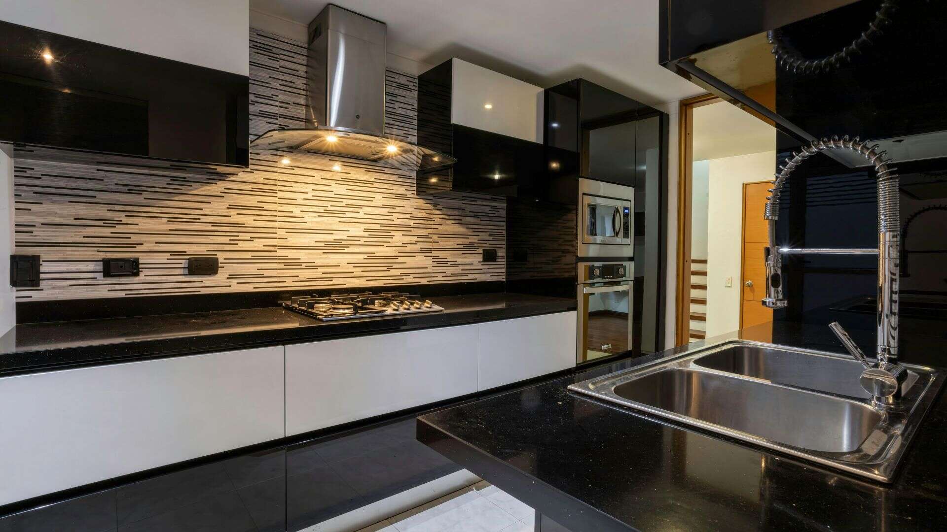 custom kitchen cabinets benefits