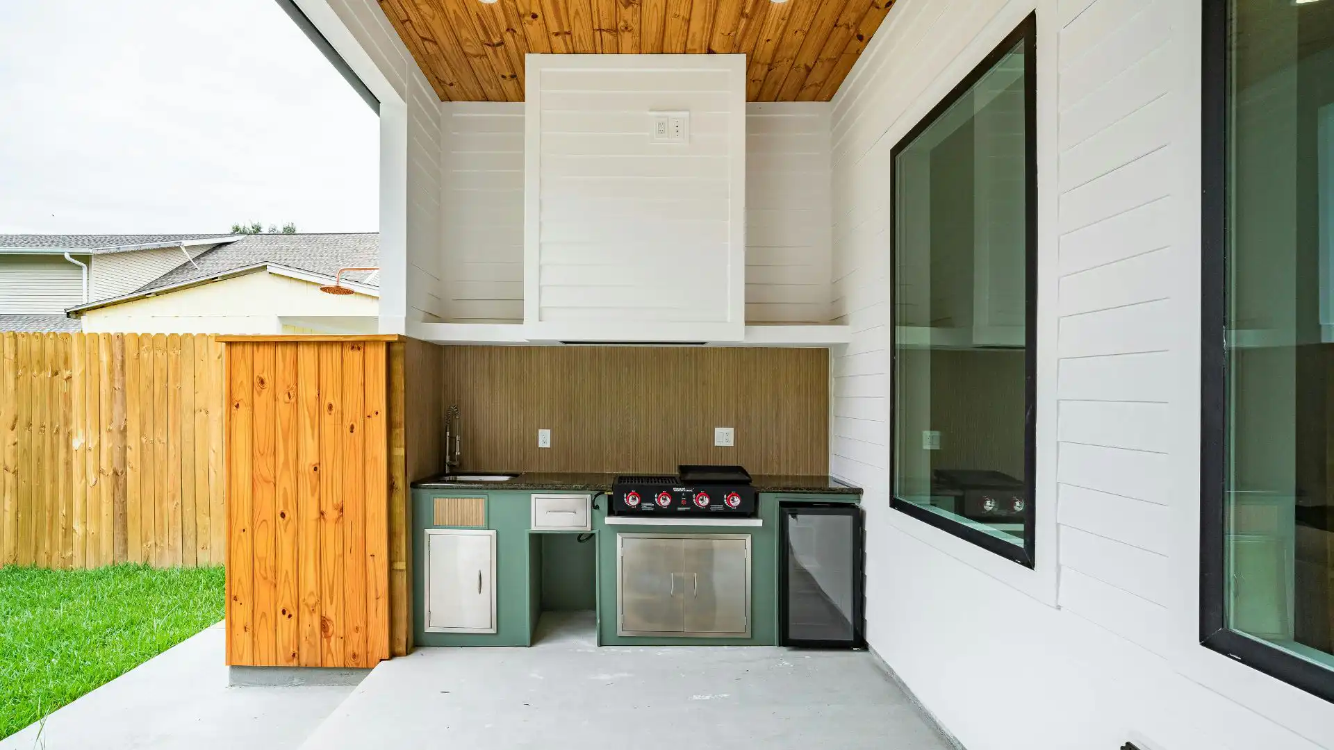 outdoor kitchen benefits in tampa bay