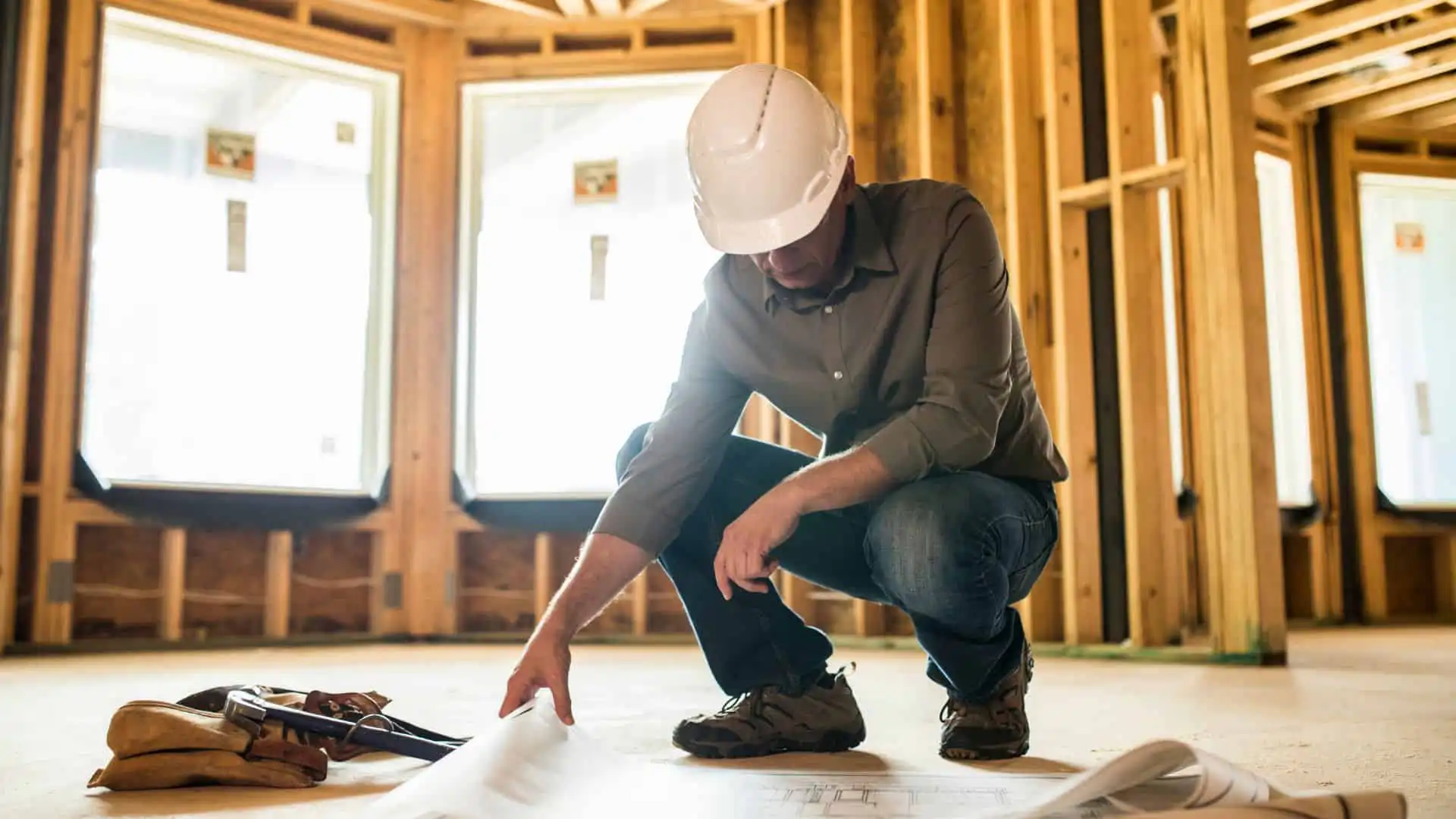 what does a general contractor do