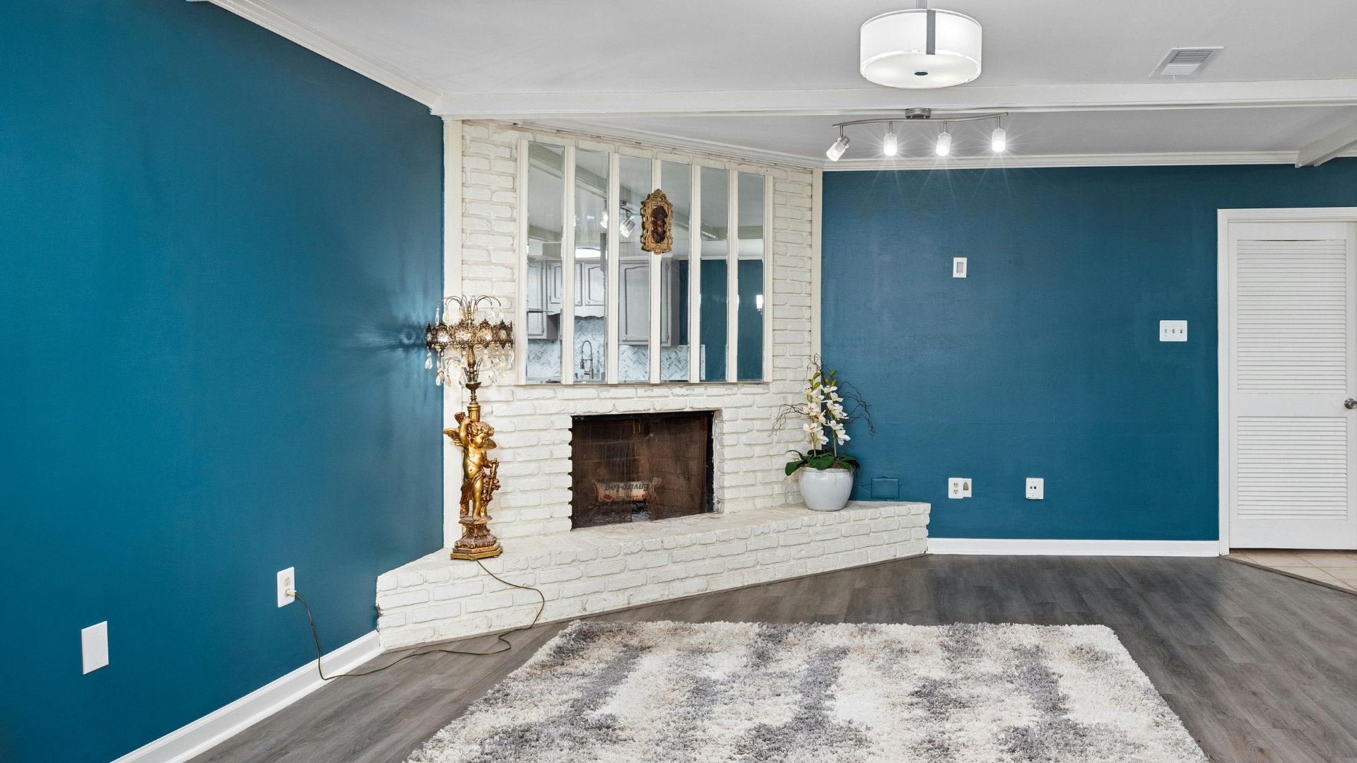 who does fireplace remodels in florida